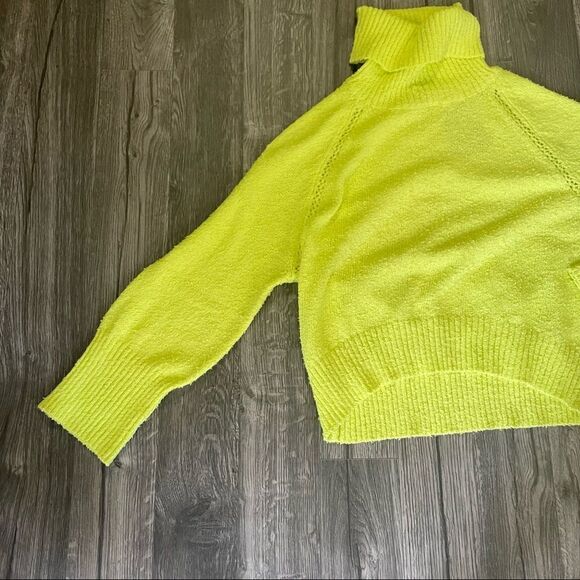 Scoop Long Sleeve Cutout Detail Turtleneck Sweater - Picture 7 of 9